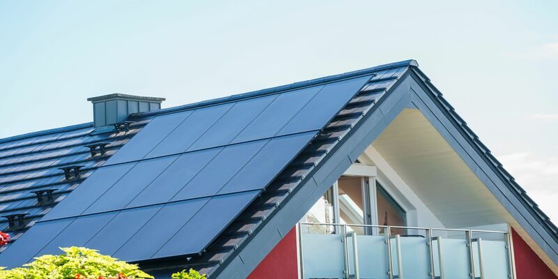 Immer mehr Haushalte in Deutschland setzen auf Sonnenenergie zur Stromerzeugung.  - Foto: Andreas Arnold/dpa