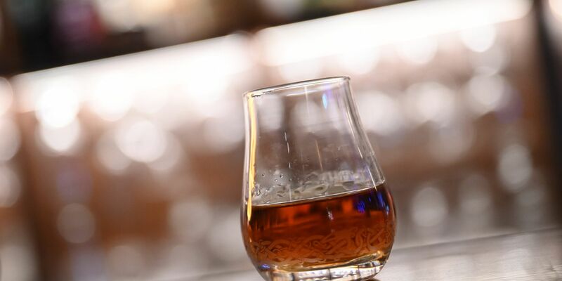 China hat eine Entscheidung nach der Anti-Dumping-Untersuchung gegen EU-Weinbrand getroffen. (Symbolbild)  - Foto: Johannes Neudecker/dpa