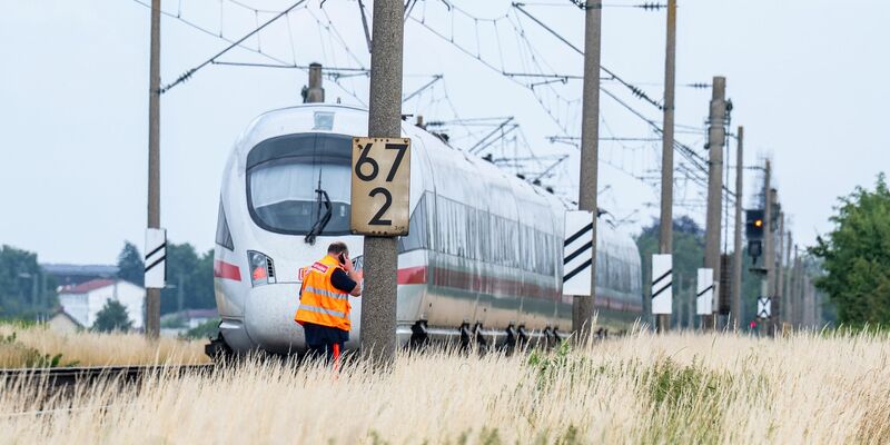 Mehrere Menschen wurden bei dem Angriff verletzt. (Archivfoto) - Foto: Armin Weigel/dpa