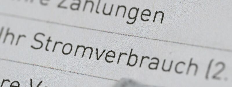 Die Kritik am Beschluss der Bundesregierung, die Stromsteuer nicht für alle Bürger und kleine Firmen zu senken, sorgt für Verärgerung. - Foto: Bernd Weißbrod/dpa