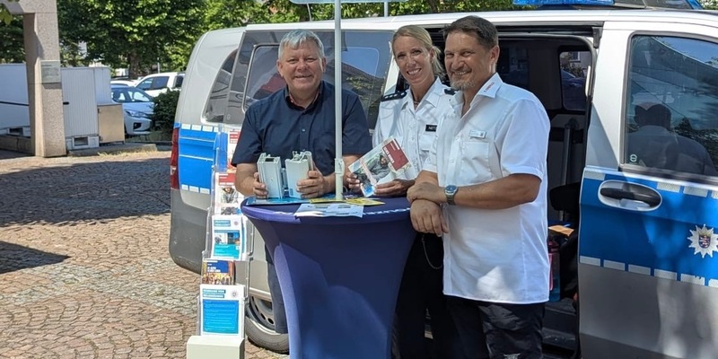 POL-DA: Fürth: Hessenweite Sommerkampagne zum Thema Einbruchschutz/Polizei und Bürgermeister beraten und geben Tipps - Foto: presseportal.de