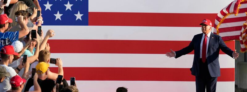 Trump hat innenpolitisch einen wichtigen Erfolg erzielt.  - Foto: Charlie Neibergall/AP/dpa