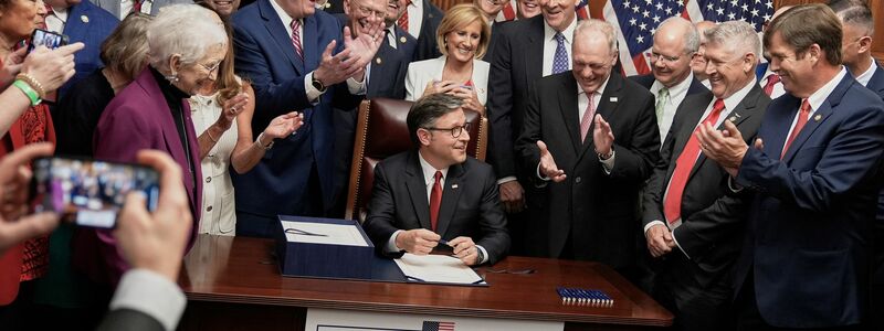 Die Republikaner feiern das neue Gesetz, - Foto: Mariam Zuhaib/AP/dpa
