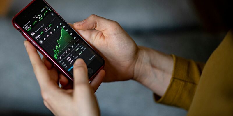 Insgesamt gaben etwa ein Drittel der Befragten an, zu investieren. (Symbolbild) - Foto: Fabian Sommer/dpa