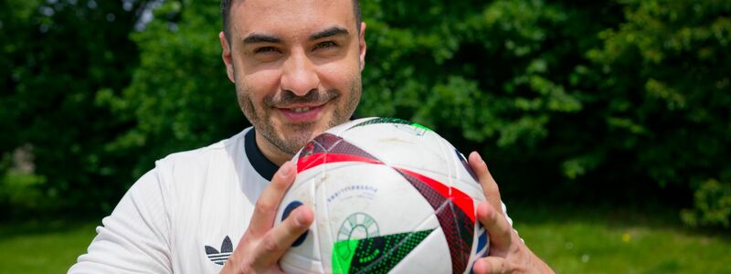 Ganz ohne Fußball geht es aber auch nicht: Lars Steinhöfel unterstützt «tendenziell» den Frauenfußball.  - Foto: Henning Kaiser/dpa