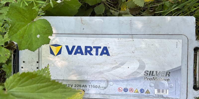 POL-PDWIL: Entsorgung einer LKW-Batterie an einem Parkplatz zwischen Dockweiler und Daun-Waldkönigen - Foto: presseportal.de