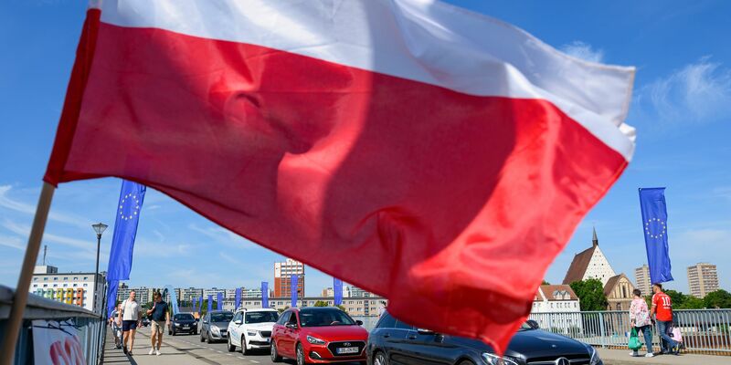 Wie hier an der polnischen Grenze kontrolliert Deutschland mittlerweile auch alle anderen Landgrenzen.  - Foto: Patrick Pleul/dpa