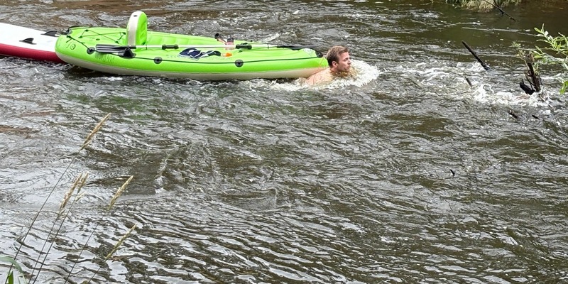 FW-OLL: Feuerwehrmann und Notarzt retten drei Personen aus der Hunte - Strömung wird zur Gefahr für Paddler - Foto: presseportal.de