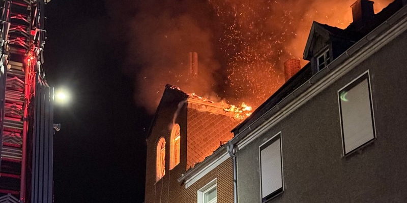 FW-RE: Vollbrand eines Dachstuhls in Recklinghausen-Röllinghausen - keine Verletzten - Foto: presseportal.de