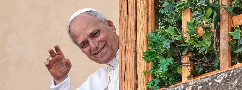 Papst Leo XIV. bei der Ankunft. - Foto: Andrew Medichini/AP/dpa