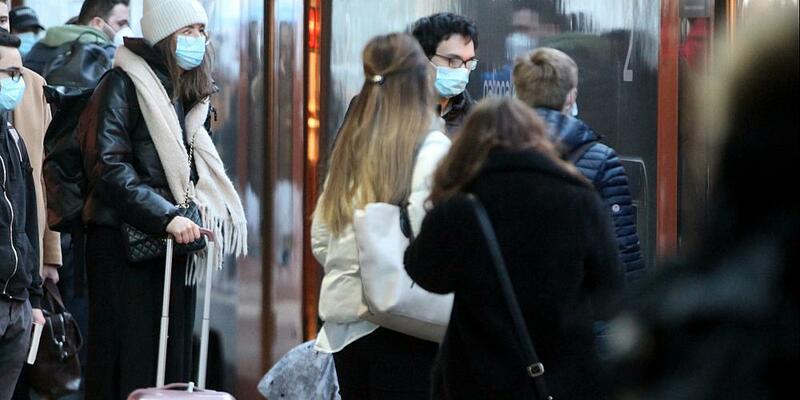 Menschen mit Maske (Archiv) - Foto: über dts Nachrichtenagentur