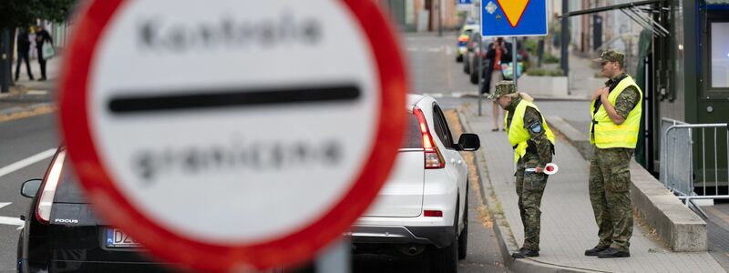 Auf polnischer Seite wird laut Innenministerium flächendeckend kontrolliert. - Foto: Sebastian Kahnert/dpa
