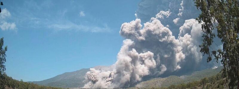 Die Behörden richteten eine Sperrzone rund um den Vulkan ein. - Foto: Badan Geologi/Badan Geologi/AP/dpa