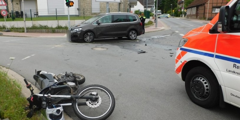 POL-ROW: ++ 17-Jähriger bei Motorradunfall lebensbedrohlich verletzt ++ - Foto: presseportal.de