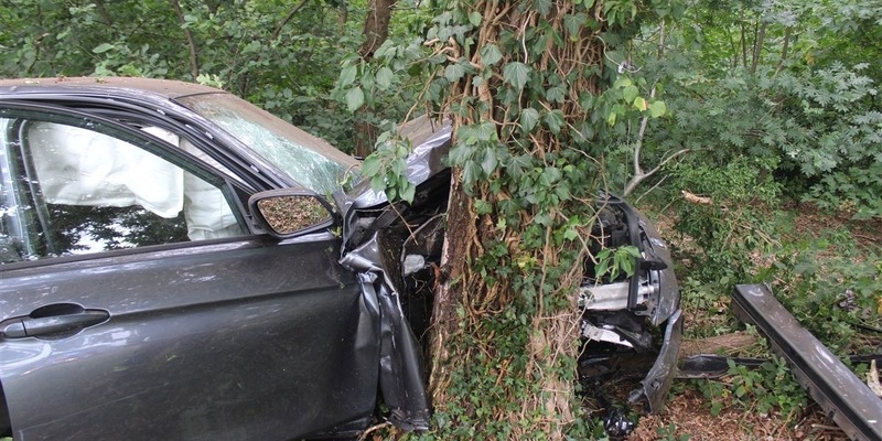 POL-MI: Junge Autofahrerin kommt von Straße ab - Foto: presseportal.de