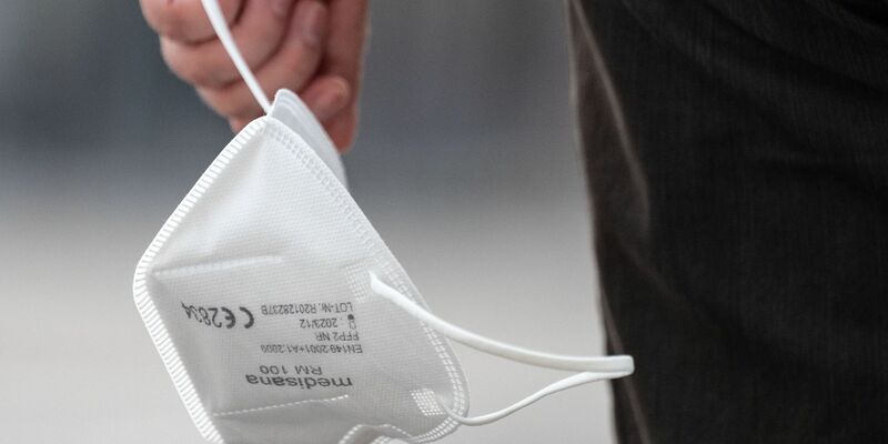 Die umstrittenen Maskenbeschaffungen verursachen immer noch Kosten. (Archivbild) - Foto: Marijan Murat/dpa