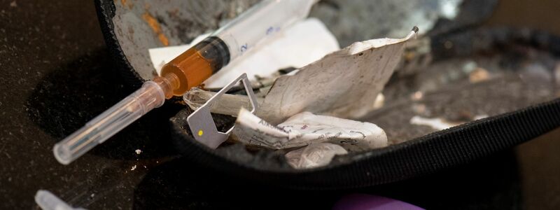 Heroin ist nach wie vor eine Hauptursache für Todesfälle wegen Drogen - aber bei weitem nicht die einzige. - Foto: Boris Roessler/dpa