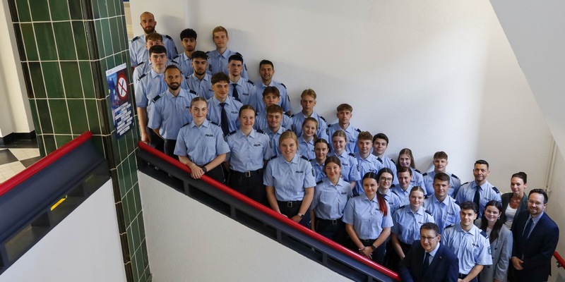 POL-HAM: Herzlich willkommen in Hamm: 31 neue Kommissaranwärterinnen und -anwärter starten ihr erstes Praktikum - Foto: presseportal.de