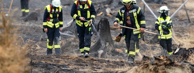 150 Einsatzkräfte sind derzeit in Thüringen noch im Einsatz.  - Foto: Michael Reichel/dpa