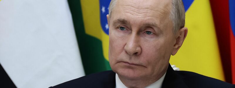 Kremlchef Wladimir Putin feuerte Verkehrsminister Roman Starowoit nach einem guten Jahr im Amt - kurz darauf wurde er tot aufgefunden. (Archivbild) - Foto: Mikhail Metzel/Pool Sputnik Kremlin/AP/dpa