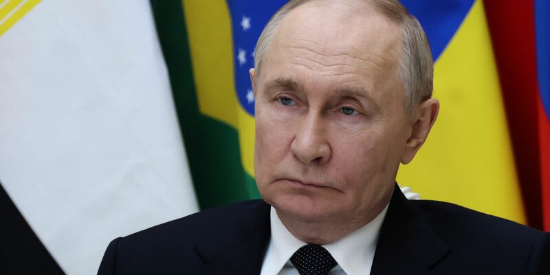 Kremlchef Wladimir Putin feuerte Verkehrsminister Roman Starowoit nach einem guten Jahr im Amt - kurz darauf wurde er tot aufgefunden. (Archivbild) - Foto: Mikhail Metzel/Pool Sputnik Kremlin/AP/dpa