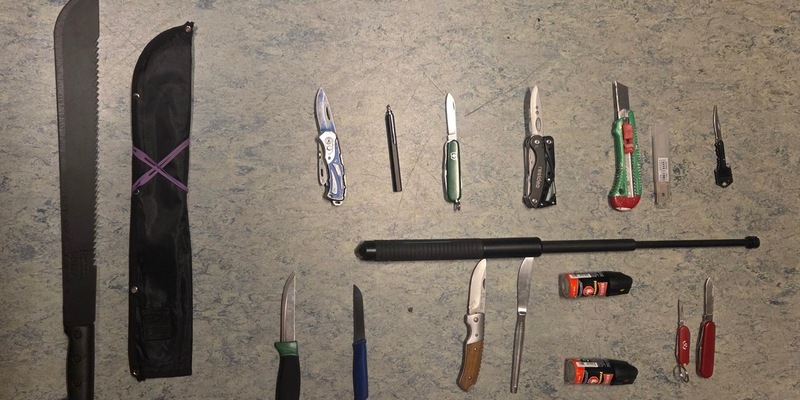 BPOL-H: Erfolgreicher Schwerpunkteinsatz der Bundespolizeiinspektion Hannover - eine hohe Anzahl von Messern und gefährlichen Gegenständen sichergestellt - Foto: presseportal.de