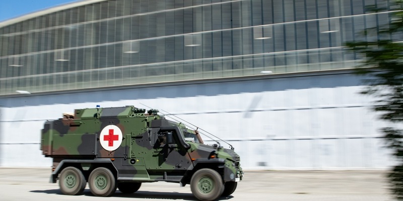 Fähigkeitslücke geschlossen / Neues mittleres geschütztes Fahrzeug an den Sanitätsdienst übergeben - Foto: presseportal.de