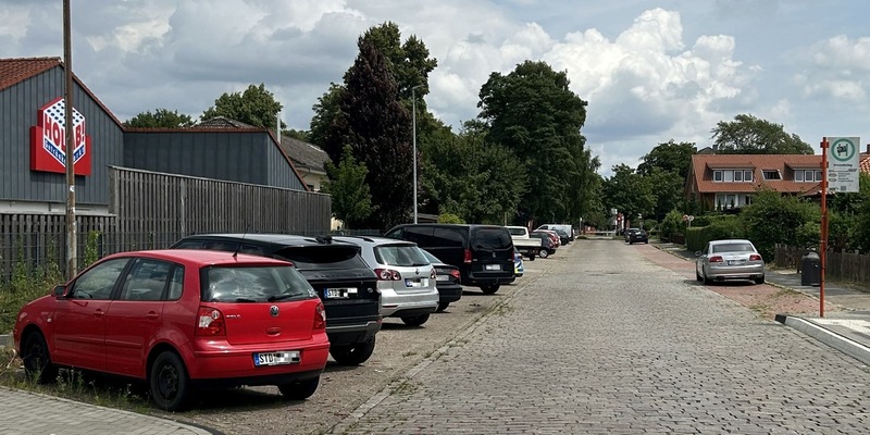 POL-STD: Autofahrer beschädigt mehrere geparkte Fahrzeuge und flüchtet - Polizei sucht Zeugen, Unbekannte entwenden Werkzeug, Arbeitsmaterial und Kraftstoff, Unbekannte entwenden Kabeltrommel und Kupferrohr - Foto: presseportal.de