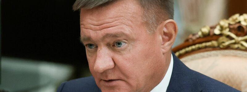 Kremlchef Wladimir Putin feuerte Verkehrsminister Roman Starowoit nach einem guten Jahr im Amt - kurz darauf wurde er tot aufgefunden. (Archivbild) - Foto: Gavriil Grigorov/Pool Sputnik Kremlin/AP/dpa