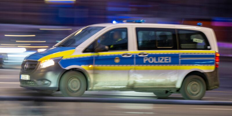 Die Polizei ist im Großeinsatz. (Symbolbild) - Foto: Monika Skolimowska/dpa