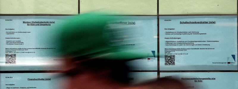 In so mancher Stellenanzeige wird mit besonderen Benefits um die Gunst neuer Beschäftigter geworben (Archivbild) - Foto: Oliver Berg/dpa/dpa-tmn