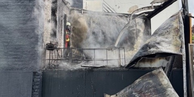 FW Düren: Wohnungsbrand am frühen Morgen - Feuerwehr Düren bringt Feuer schnell unter Kontrolle - Foto: presseportal.de