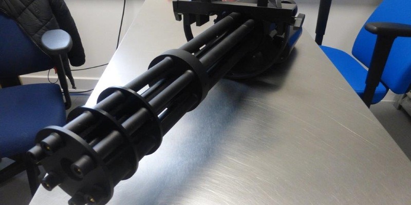 HZA-R: Gefährlicher Paketinhalt aus Hongkong: Zollamt Hof-Marktredwitz stellt illegale Softair-Waffe sicher - Foto: presseportal.de