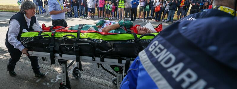 In Jasper Philipsen schied der beste Sprinter verletzt aus. - Foto: Matthieu Botte/MAXPPP/dpa