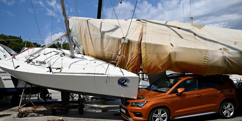 Bei dem heftigen Sturm bei Split an der Adria gab es 24 Leichtverletzte. - Foto: Tom Dubravec/AP/dpa