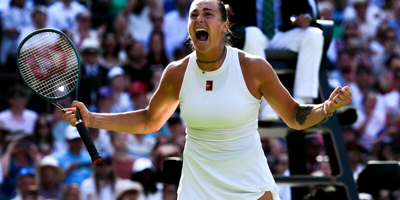Jannik Sinner gewinnt trotz Problemen am Ellenbogen. - Foto: Ben Whitley/PA Wire/dpa