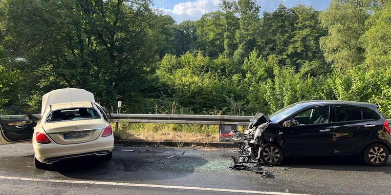 POL-RBK: Odenthal - Auf Gegenspur geraten - drei Menschen teils schwer verletzt - Foto: presseportal.de