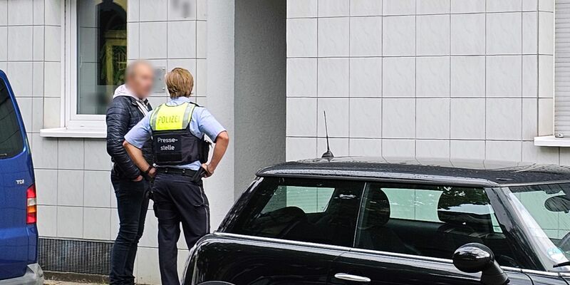 Bei eine Anti-Terror-Razzia in Essen wurde ein 27-Jähriger festgenommen. - Foto: Markus Gayk/dpa