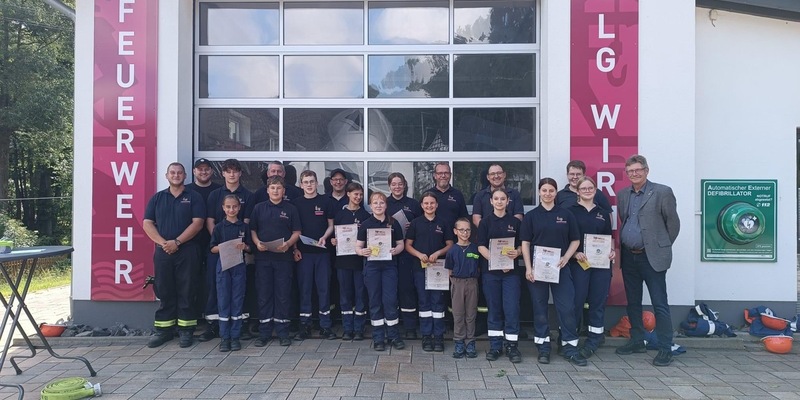 FW-OE: Erste Jugendflamme in der Gemeinde Kirchhundem erfolgreich bestanden - Foto: presseportal.de