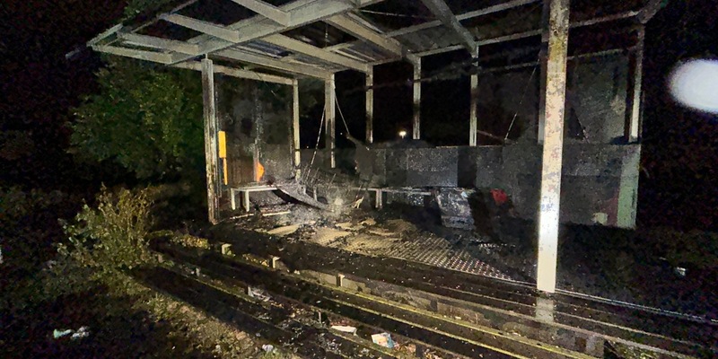 POL-KS: Hütte auf Spielplatz mutmaßlich in Brand gesetzt: Zeugen im Struthbachweg gesucht - Foto: presseportal.de