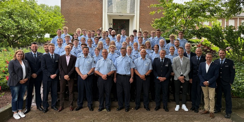 POL-BOR: Zukunft im Einsatz - Polizeianwärterinnen und -anwärter begleiten Streifendienst - Foto: presseportal.de