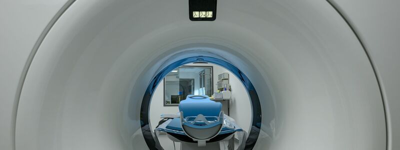 Magnetresonanztomographie (MRT) kann gerade bei Frauen mit sehr dichtem Brustgewebe eine sinnvolle Methode sein. (Archivbild) - Foto: Patrick Pleul/dpa