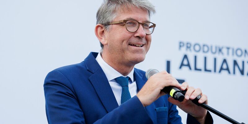 Kulturstaatsminister Wolfram Weimer nannte in der Haushaltsdebatte seine Schwerpunkte - dazu gehört auch die Filmföderung in Deutschland. (Archivbild) - Foto: Carsten Koall/dpa
