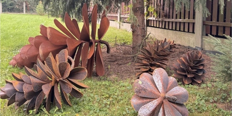 POL-FR: Dogern: Diebstahl von Skulpturen in Form von Tannenzapfen - Foto: presseportal.de