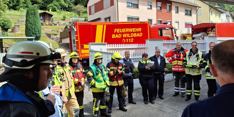 KFV-CW: Säure-Unfall mit 18 Verletzten / Großeinsatz in Galvanik von Hittech Prontor - Foto: presseportal.de