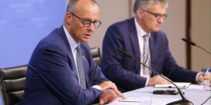 Friedrich Merz und Stefan Kornelius (Archiv) - Foto: über dts Nachrichtenagentur