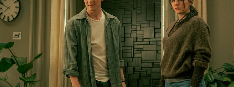 Tim (Matthias Schweighöfer) und Olivia (Ruby O. Fee) kämpfen gegen eine mysteriöse Wand. - Foto: Sasha Ostrov/Netflix/dpa