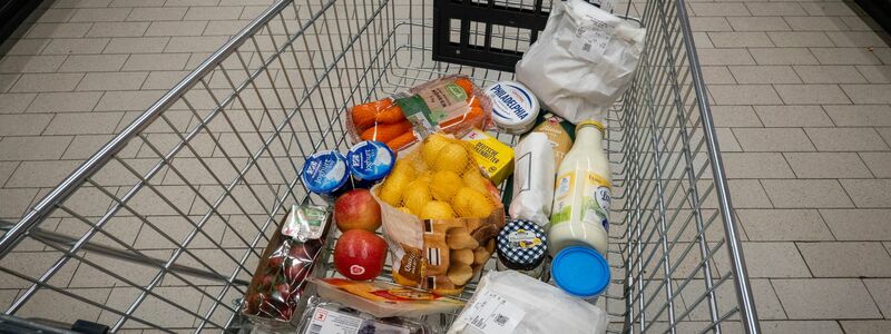 Obwohl die Inflationsrate zuletzt moderater ausfiel, ist die allgemeine Preisentwicklung eine der größten Sorgen der Menschen. - Foto: Soeren Stache/dpa