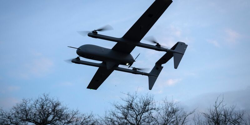 Die Ukraine beschießt mit ihren Drohnen als Antwort auf Moskaus Angriffskrieg immer wieder russische Ziele. (Archivbild) - Foto: Efrem Lukatsky/AP/dpa