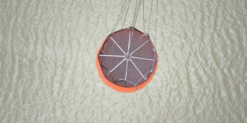 BPOLD 11: Hubschrauber der Bundespolizei zur Waldbrandbekämpfung im Einsatz über der Gohrischheide - Foto: presseportal.de